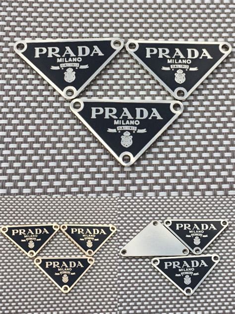 prada label tag